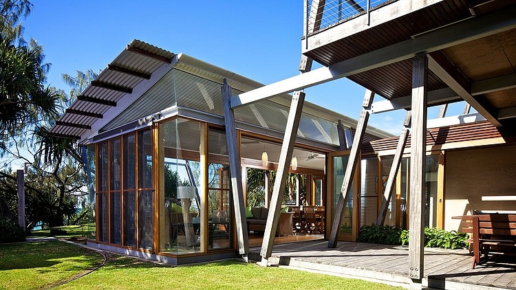 Currimundi Beach House by Loucas Zahos Architects