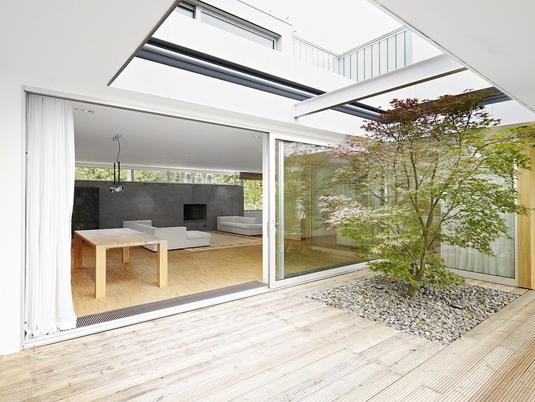 House S by Christ.Christ Associated Architects