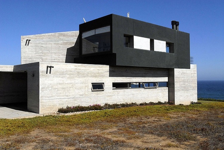 Rabanua Residence by DX Arquitectos