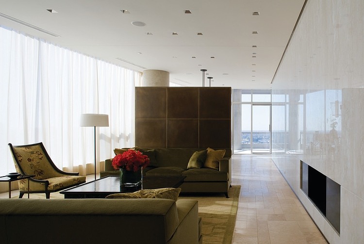 Gold Coast Penthouse by Gary Lee Partners