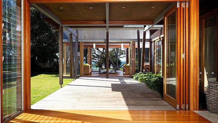 Currimundi Beach House by Loucas Zahos Architects