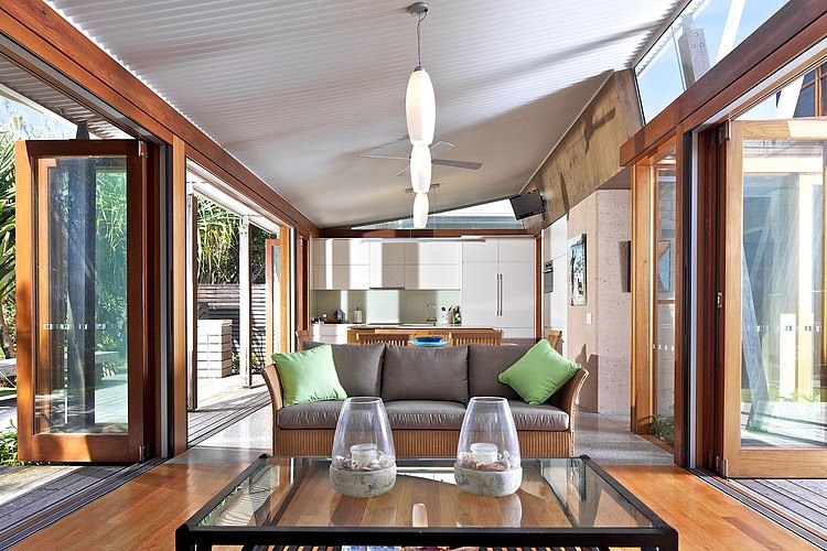 Currimundi Beach House by Loucas Zahos Architects