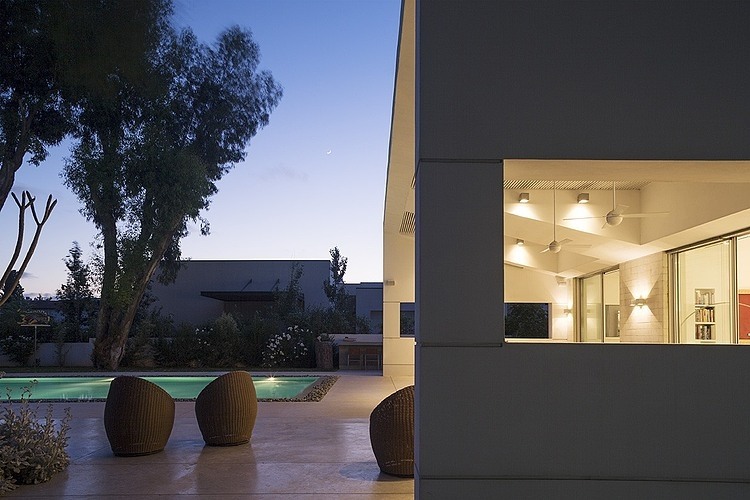 Modern Residence by Tsionov Vitkon Architechts