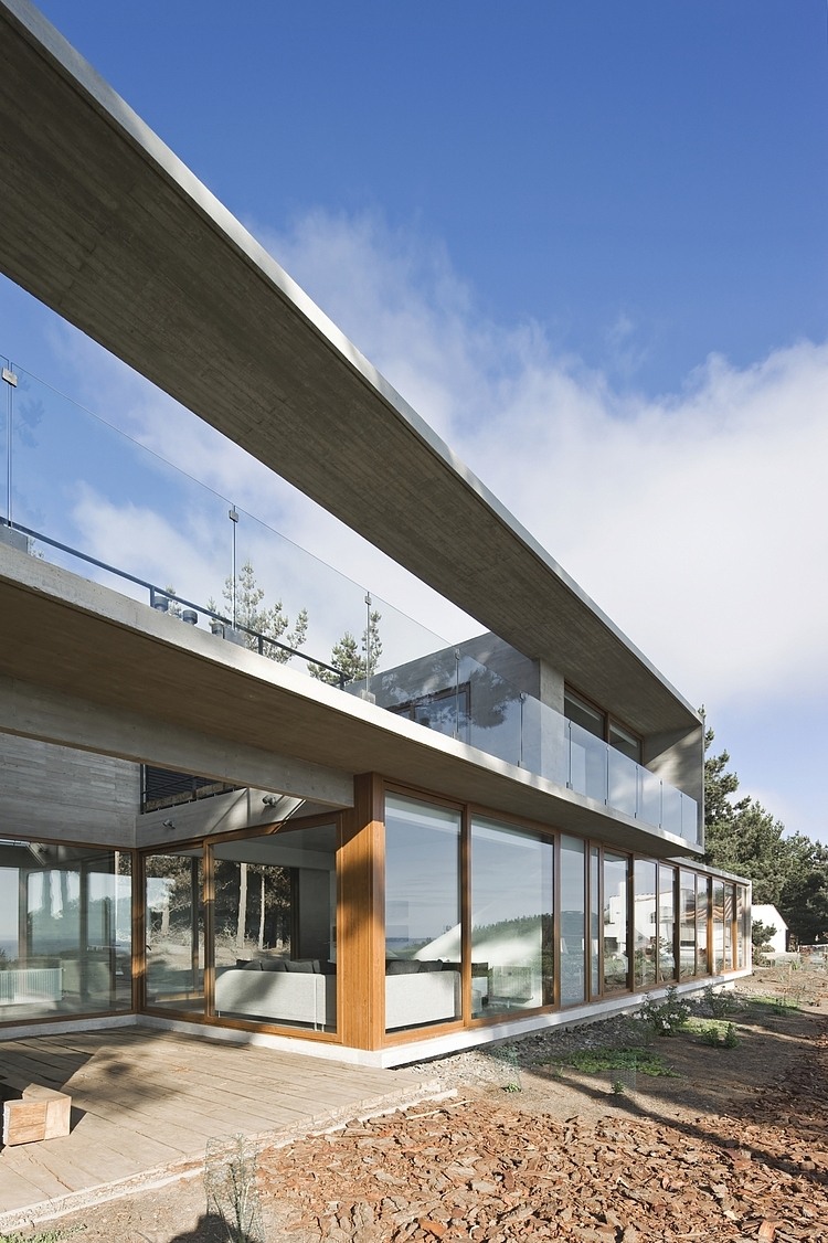 Casa Aguas Claras by Ramon Coz + Benjamin Ortiz Arquitetos