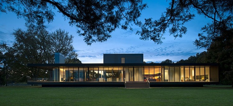 Tred Avon River House by Robert M. Gurney Architect