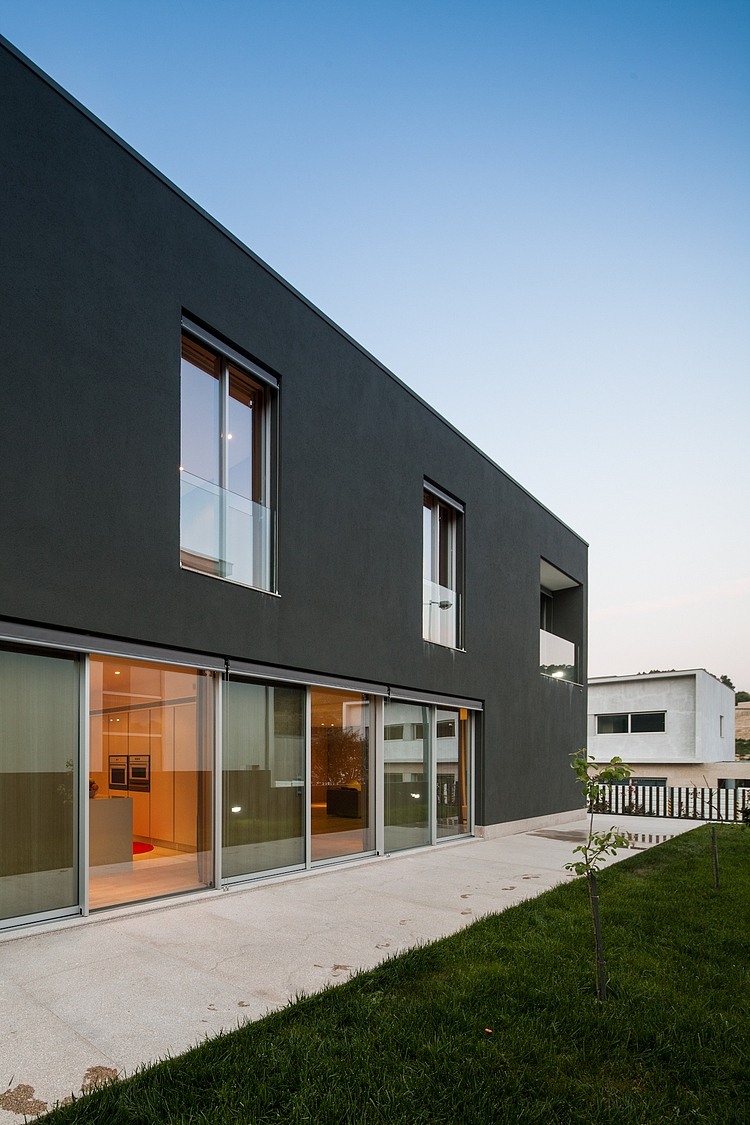 House in Penafiel by Graciana Oliveira
