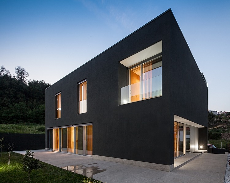 House in Penafiel by Graciana Oliveira
