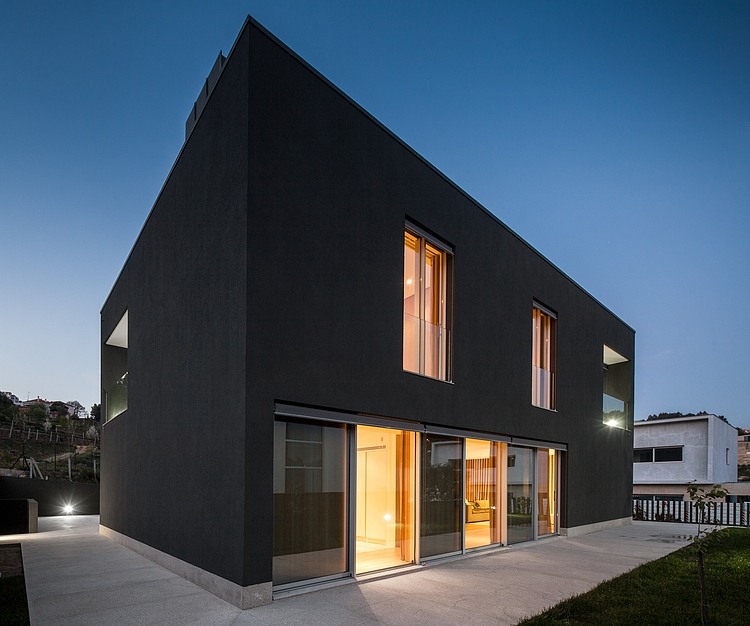 House in Penafiel by Graciana Oliveira