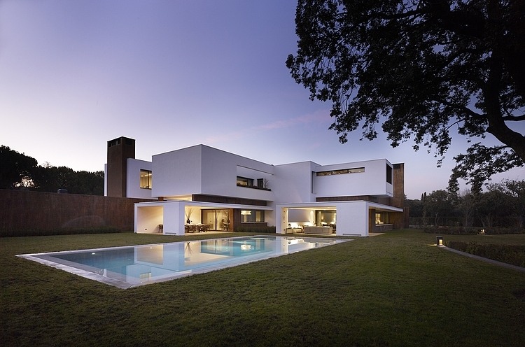 Moraleja House by DAHL + GHG Architects