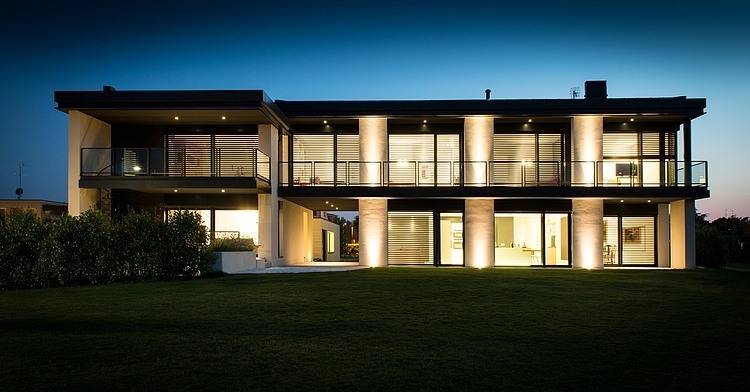 Villa T by Luca Rutelli