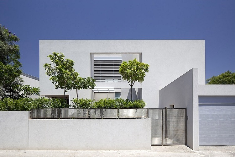 CH House by Avi Domb