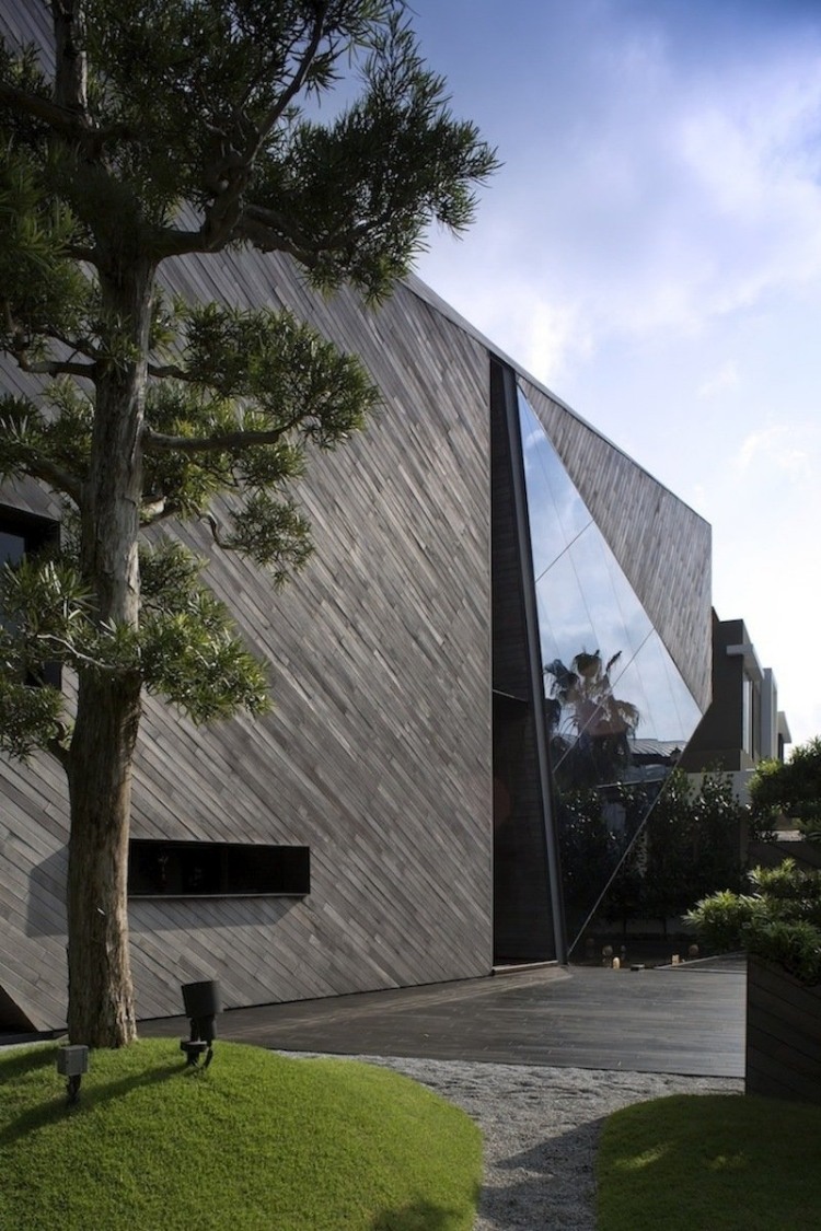 Diamond House by Formwerkz Architects