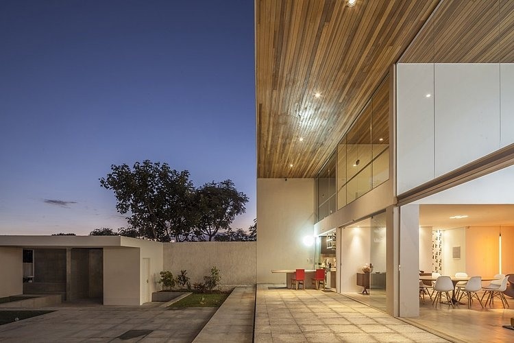 Linhares Dias House by DOMO Arquitetos