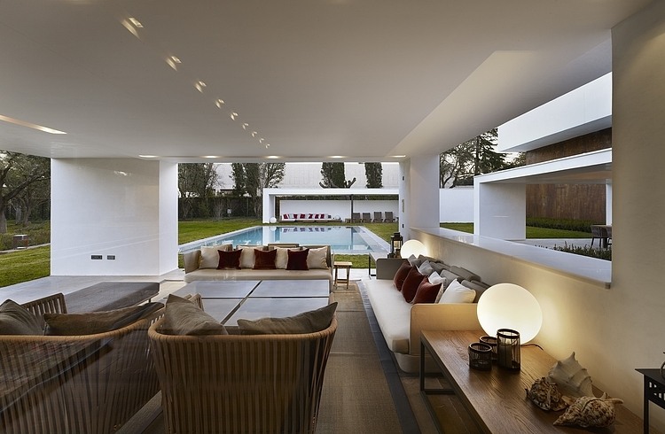 Moraleja House by DAHL + GHG Architects