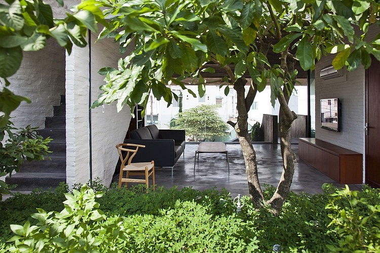 Binh Thanh House by Vo Trong Nghia and Sanuki + Nishizawa