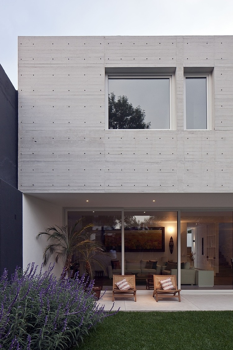 Cerrade de Cortes 87 by DCPP Arquitectos