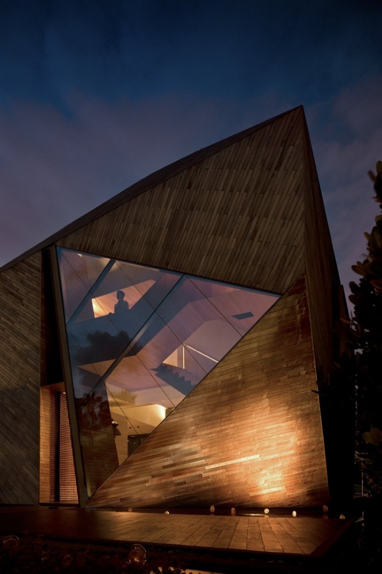 Diamond House by Formwerkz Architects