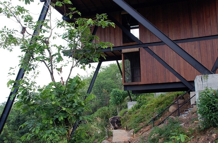 Estate Bungalow at Mathugama by Narein Perera