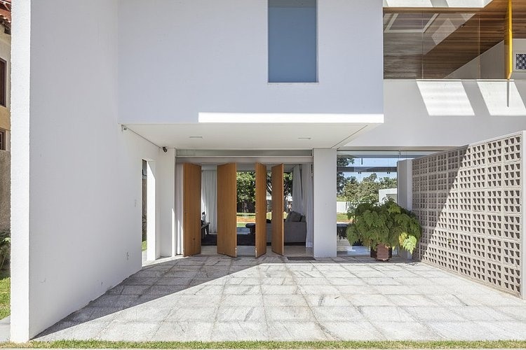 Linhares Dias House by DOMO Arquitetos