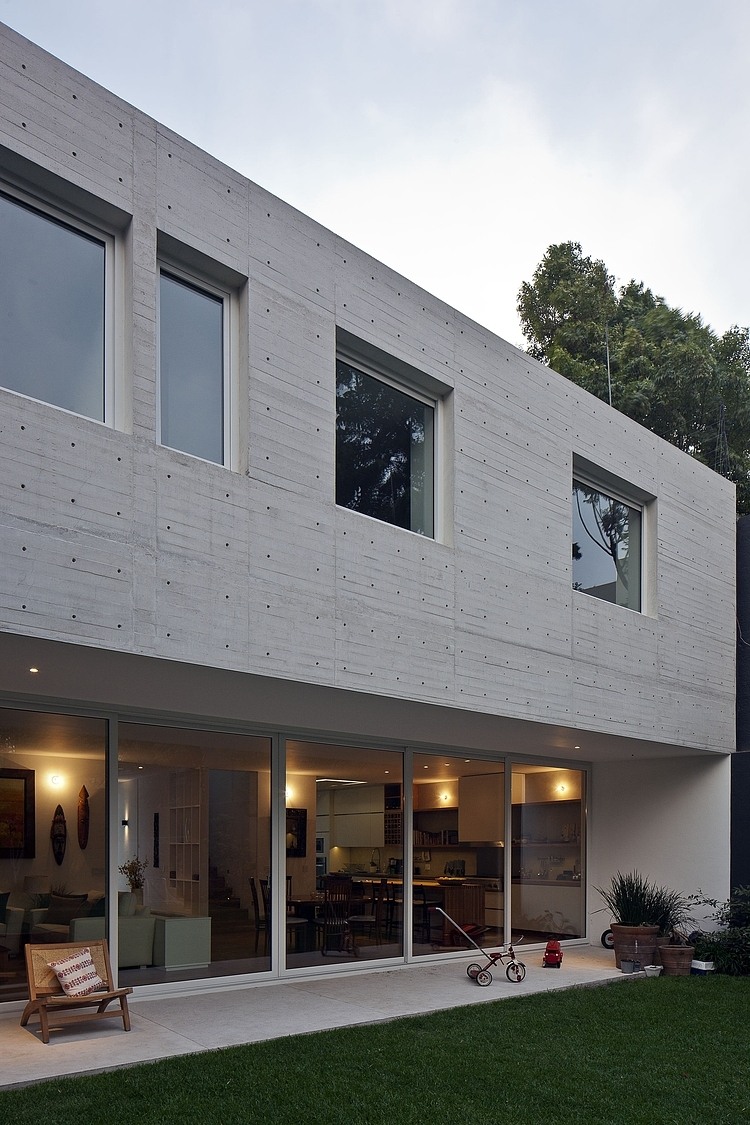 Cerrade de Cortes 87 by DCPP Arquitectos