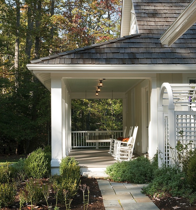Lakeside Family Cottage by Barnes Vanze Architects