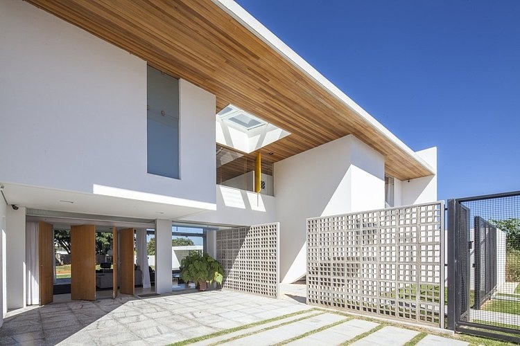 Linhares Dias House by DOMO Arquitetos