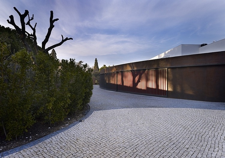 Moraleja House by DAHL + GHG Architects