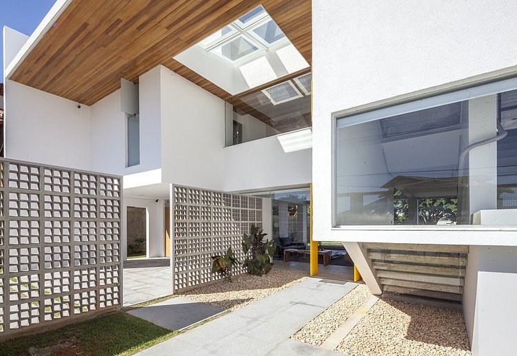 Linhares Dias House by DOMO Arquitetos