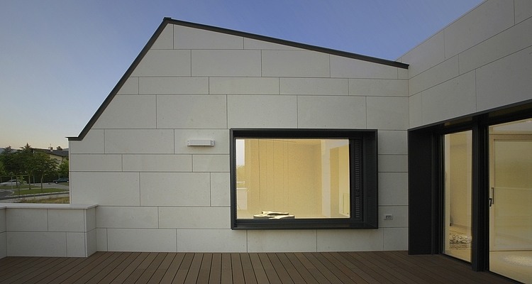Vitoria-Gasteiz Home by Patxi Cortazar Arquitecto
