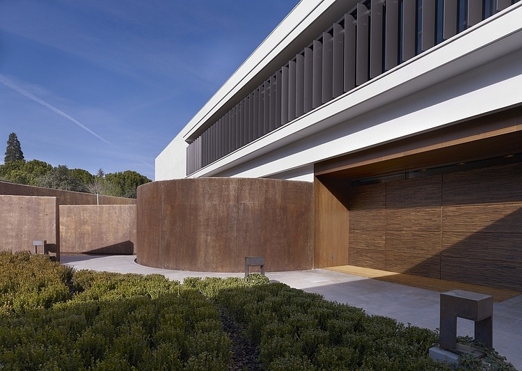 Moraleja House by DAHL + GHG Architects