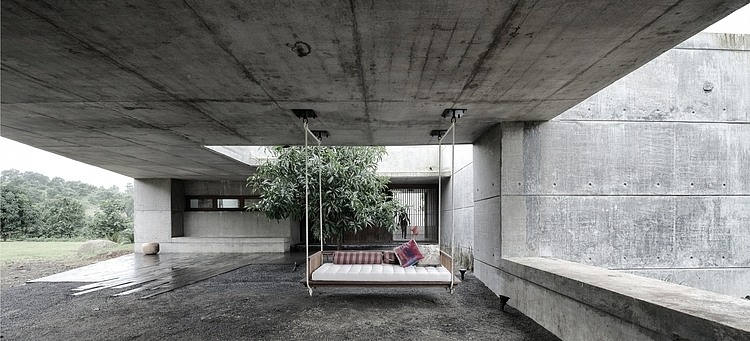 Liquid Stone House by SPASM Design Architects