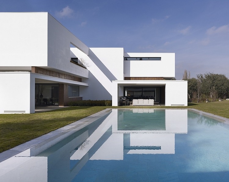 Moraleja House by DAHL + GHG Architects
