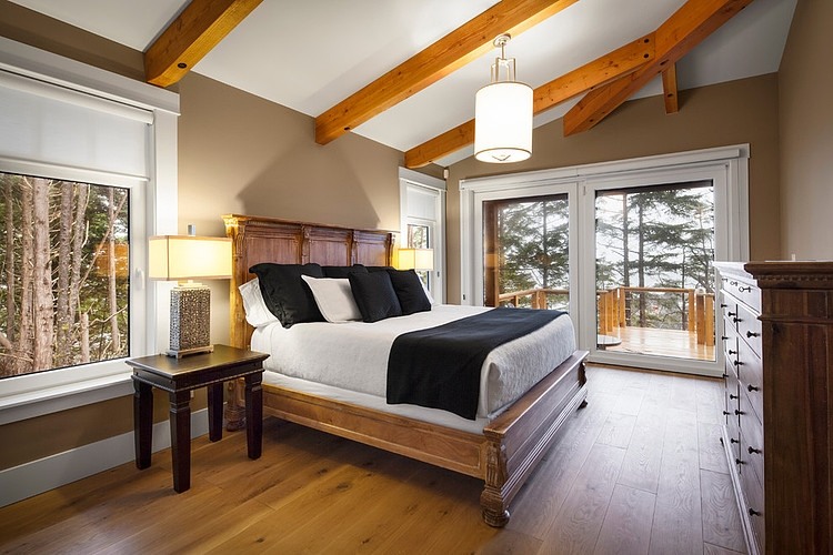 Cliffside Home by Icon Developments