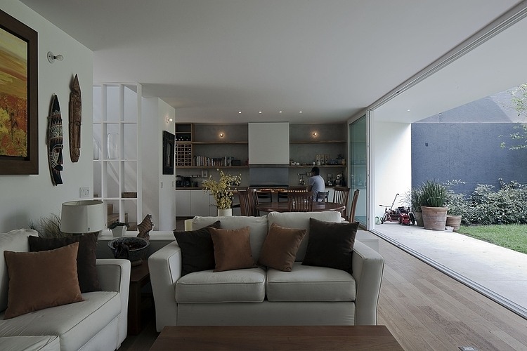 Cerrade de Cortes 87 by DCPP Arquitectos