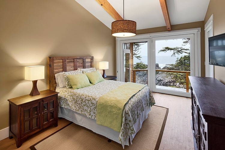 Cliffside Home by Icon Developments