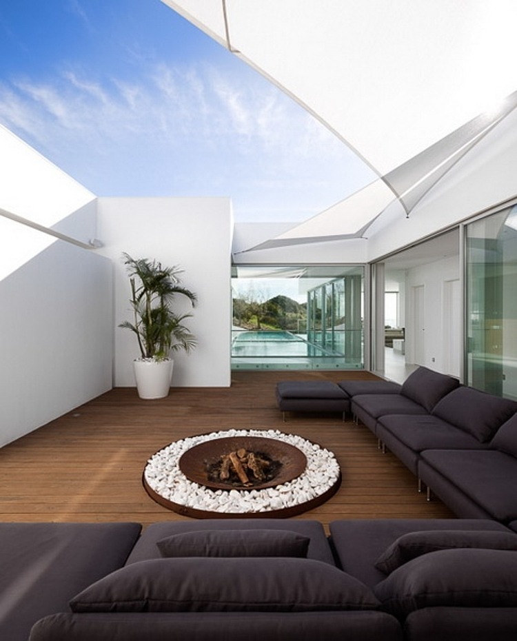 Villa Escarpa by Mario Martins