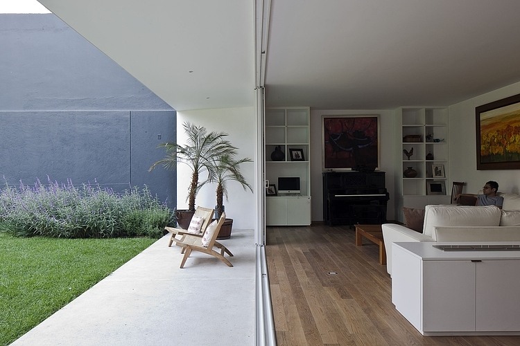Cerrade de Cortes 87 by DCPP Arquitectos