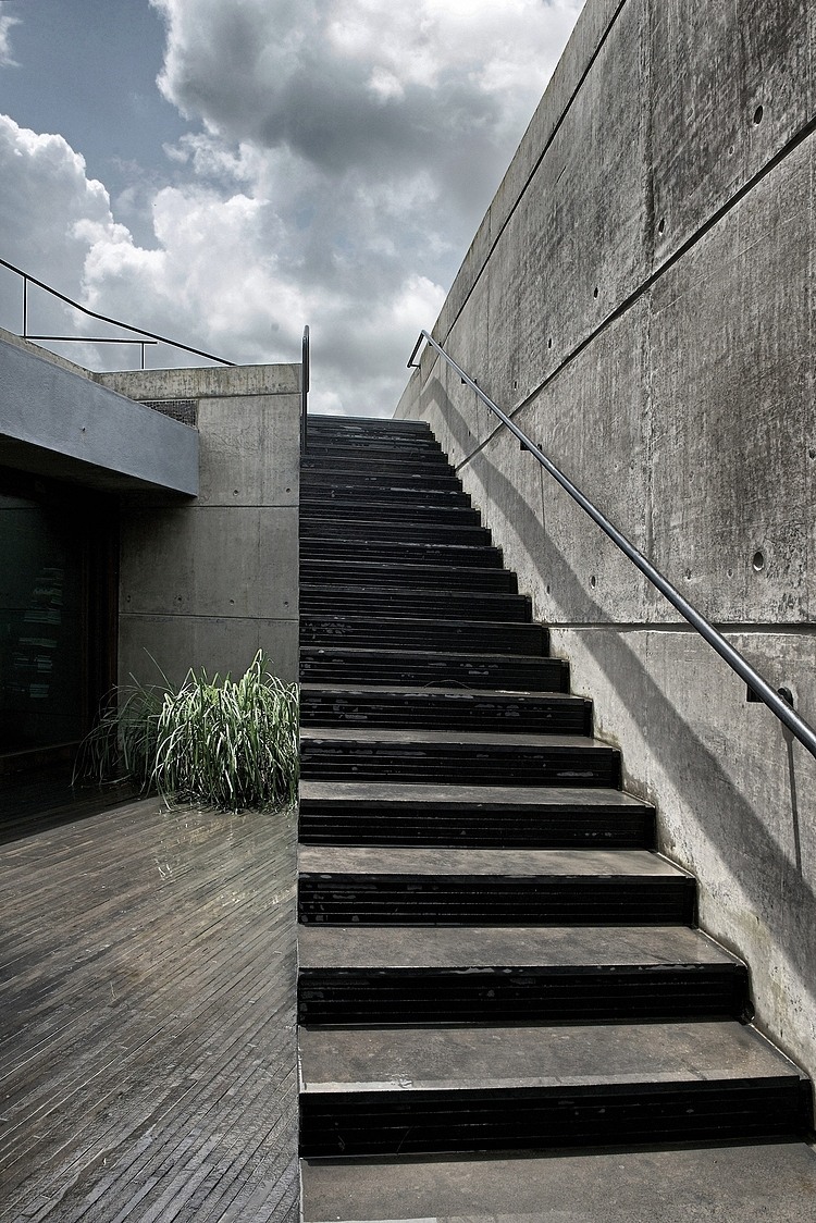 Liquid Stone House by SPASM Design Architects