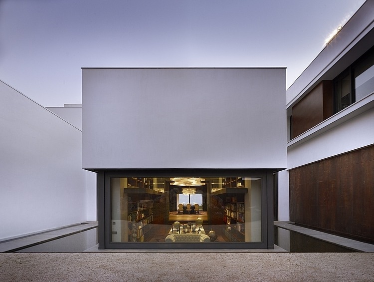 Moraleja House by DAHL + GHG Architects