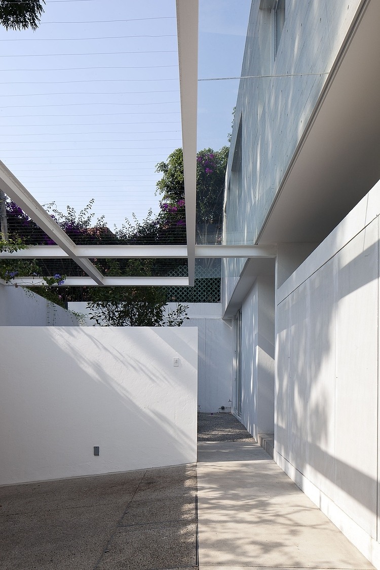 Cerrade de Cortes 87 by DCPP Arquitectos