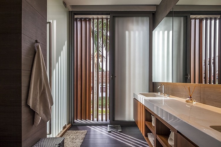 Sunny Side House by Wallflower Architecture + Design