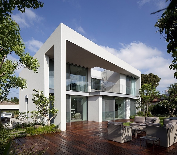 CH House by Avi Domb