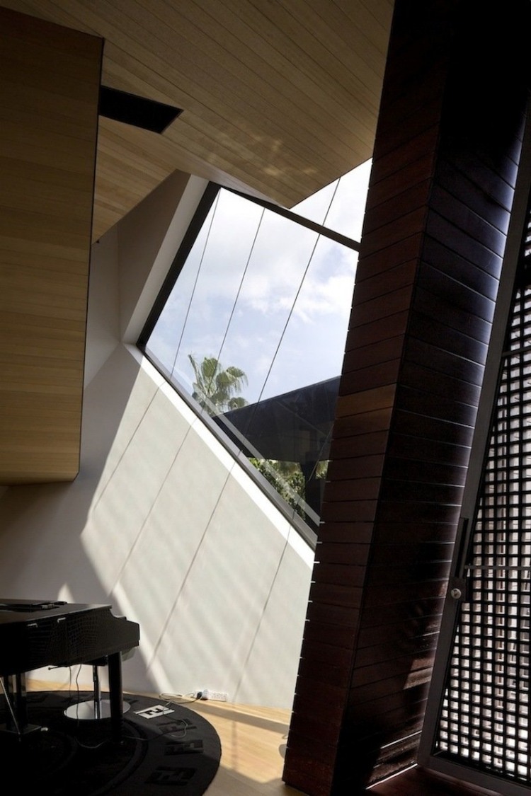 Diamond House by Formwerkz Architects