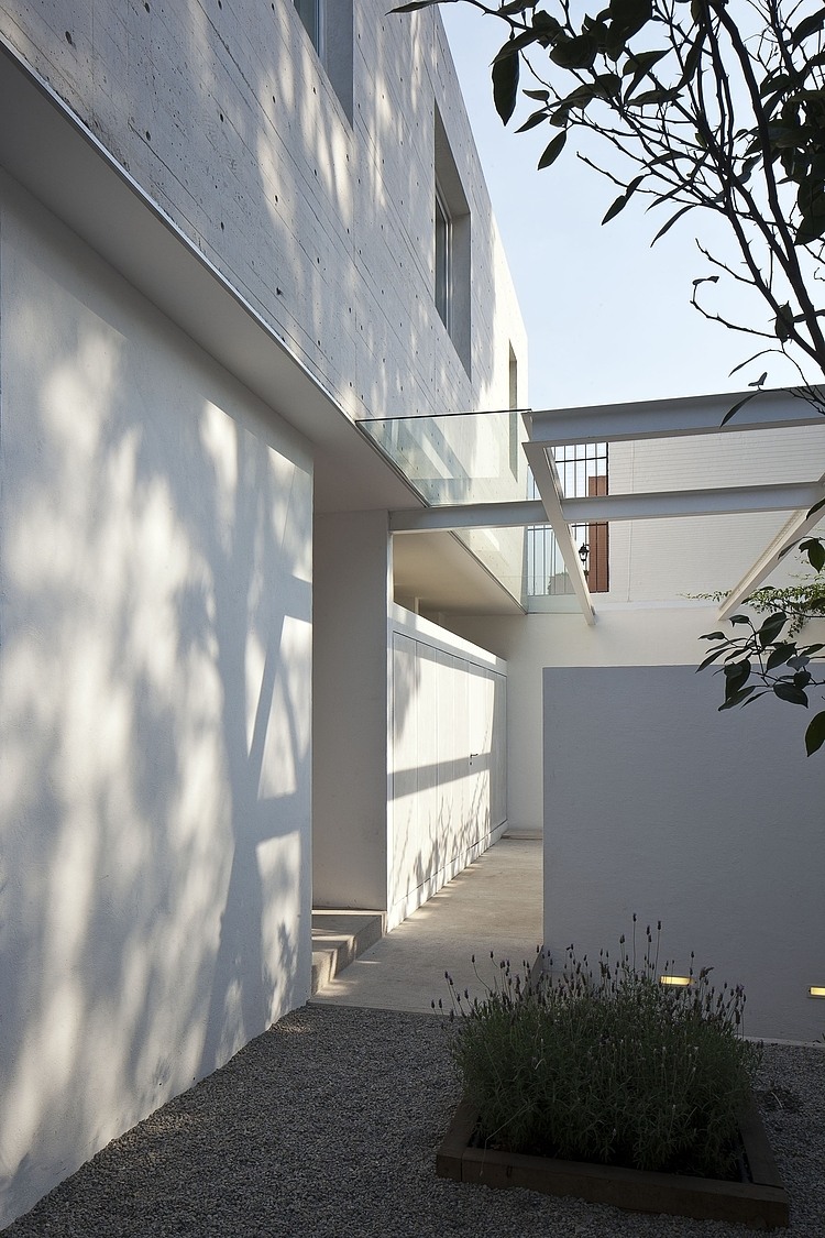 Cerrade de Cortes 87 by DCPP Arquitectos