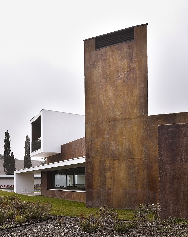 Moraleja House by DAHL + GHG Architects