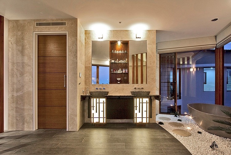 Central Beach House by Mark Gacesa
