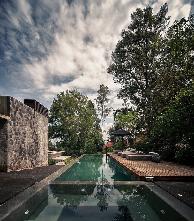 House by the Lake by CHK Arquitectura