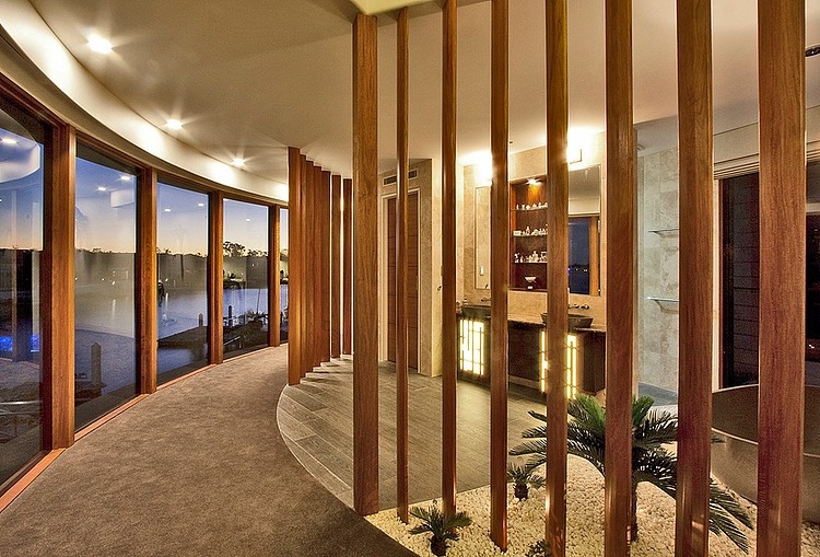 Central Beach House by Mark Gacesa