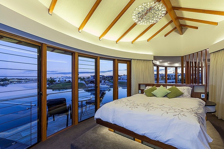 Central Beach House by Mark Gacesa