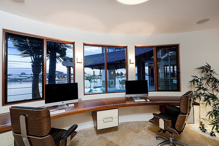 Central Beach House by Mark Gacesa